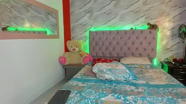 Snapshot of Stefany_Andruw chatting on November 5, 1:47 pm Stefany Andruw online show from November 5, 1:47 pm