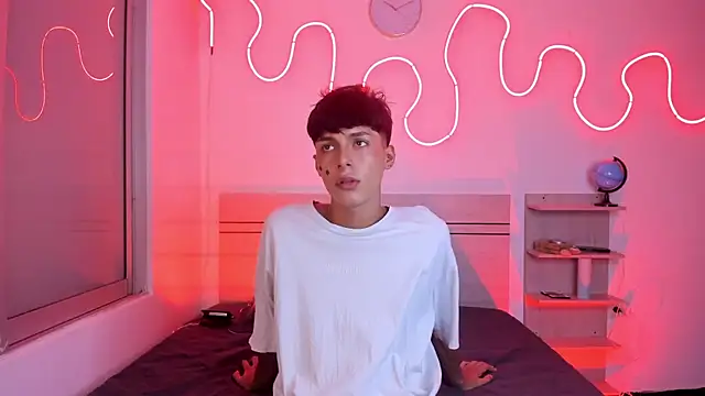 luccas ferreira online show from November 8, 7:06 pm