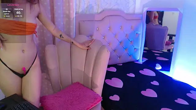 Snapshot of nikki_skinny_ chatting on October 11, 10:33 pm nikki skinny online show from October 11, 10:33 pm