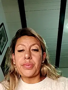 Snapshot of GisellTorres36 chatting on June 10, 4:13 am GisellTorres36 online show from June 10, 4:13 am