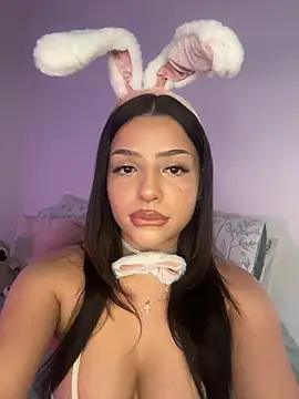 Snapshot of LolaBoobz chatting on October 14, 11:33 am LolaBoobz online show from October 14, 11:33 am
