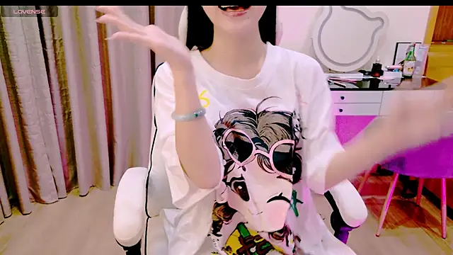  Aria Moonie online show from April 2, 3:51 pm