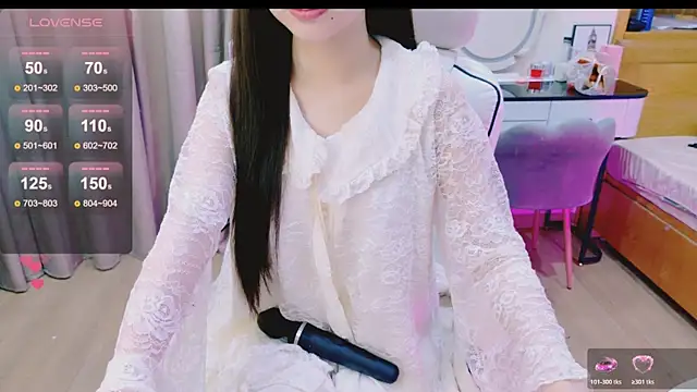 Snapshot of _Aria_Moonie chatting on July 17, 2:42 am Aria Moonie online show from July 17, 2:42 am