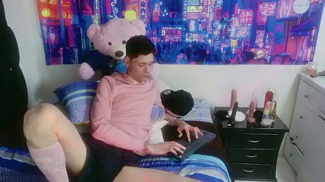 Tyler cat online show from December 20, 2:36 am