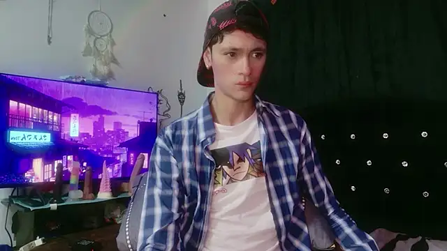 Tyler cat online show from November 27, 4:13 am