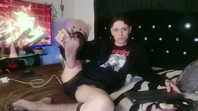 Tyler cat online show from November 15, 3:32 am