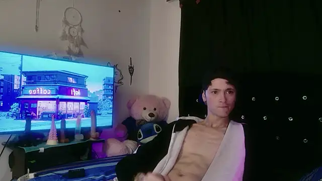 Tyler cat online show from December 15, 5:57 am