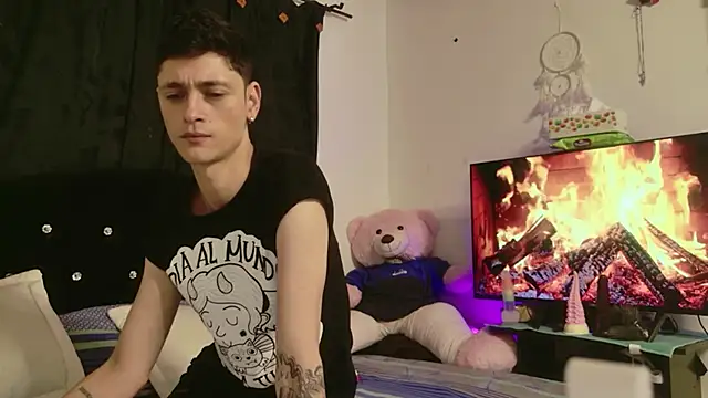 Tyler cat online show from October 4, 3:30 am