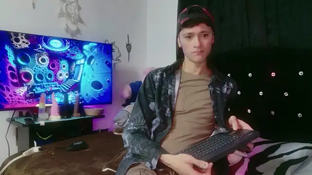 Tyler cat online show from November 25, 12:38 pm