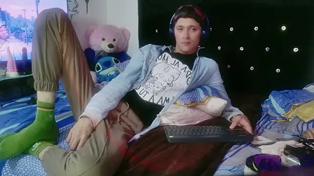 Tyler cat online show from December 17, 3:28 pm