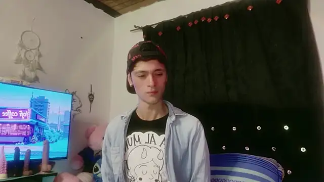 Tyler cat online show from December 17, 2:38 am