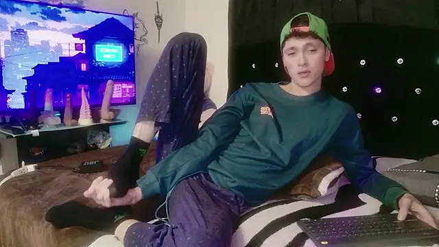 Tyler cat online show from November 28, 1:17 am