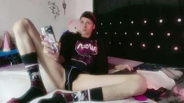 Tyler cat online show from March 27, 1:25 am