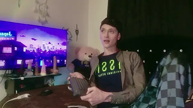 Tyler cat online show from December 3, 2:01 am