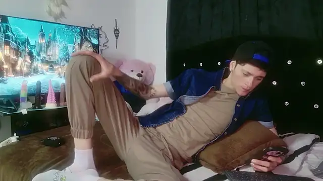 Tyler cat online show from December 4, 3:49 am