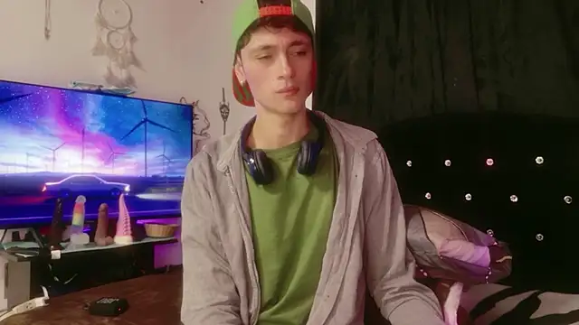 Tyler cat online show from November 23, 4:17 pm