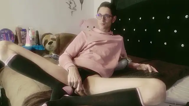 Tyler cat online show from May 6, 3:49 pm