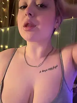 KellyMoors online show from December 18, 1:22 am