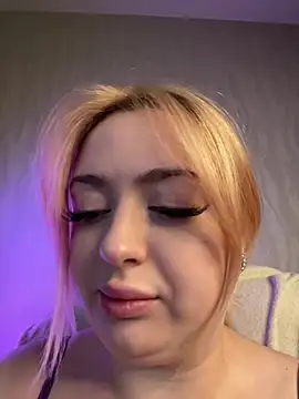 KellyMoors online show from April 14, 1:32 am