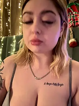 KellyMoors online show from December 20, 1:41 am