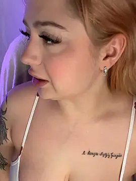 KellyMoors online show from April 6, 1:23 am