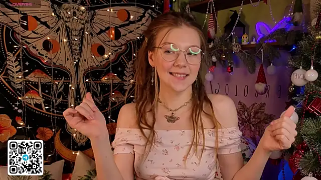 lyra thenymph online show from December 19, 12:14 am