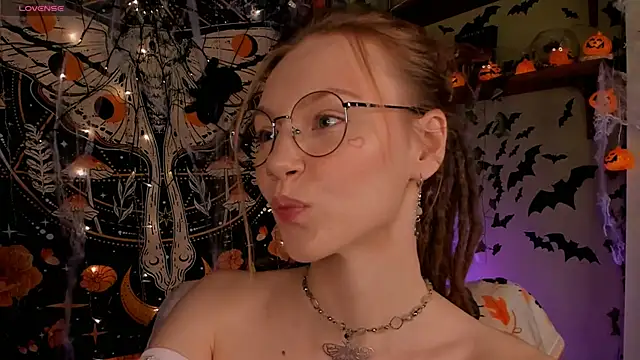 lyra thenymph online show from November 1, 11:37 am