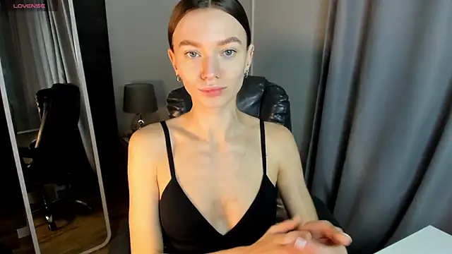 Snapshot of EvaToniz chatting on November 29, 1:06 am EvaToniz online show from November 29, 1:06 am