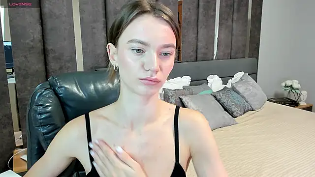 Snapshot of EvaToniz chatting on October 30, 1:04 am EvaToniz online show from October 30, 1:04 am