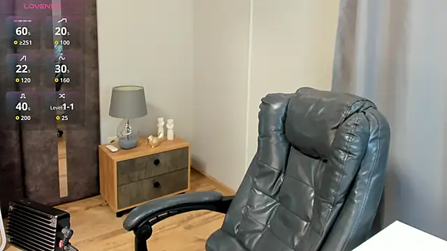 Snapshot of EvaToniz chatting on November 27, 1:17 am EvaToniz online show from November 27, 1:17 am