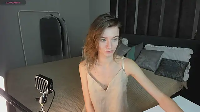 Snapshot of EvaToniz chatting on December 1, 1:06 am EvaToniz online show from December 1, 1:06 am