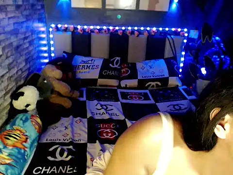 fallinLunaxX online show from May 8, 9:46 am
