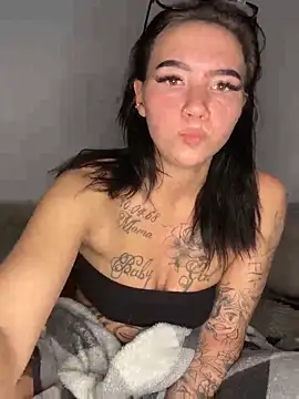 YoungZoexx online show from November 4, 6:55 pm