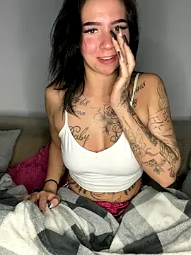 YoungZoexx online show from November 3, 8:01 pm