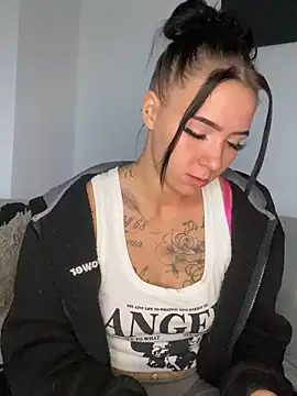 YoungZoexx online show from October 28, 8:46 am