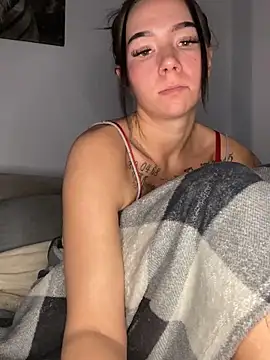 YoungZoexx online show from November 13, 4:00 pm