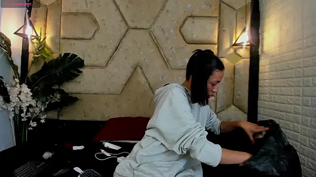 Julieta Slav3 online show from April 15, 9:48 pm