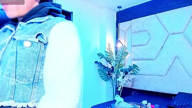 Snapshot of Julieta_Slav3 chatting on May 9, 8:56 pm Julieta Slav3 online show from May 9, 8:56 pm