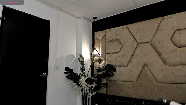 Snapshot of Julieta_Slav3 chatting on June 19, 9:20 pm Julieta Slav3 online show from June 19, 9:20 pm
