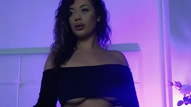 BellaDavey online show from October 17, 5:26 pm