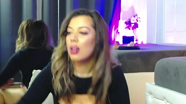 BellaDavey online show from October 6, 7:47 pm