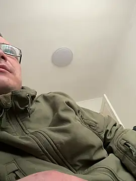 Snapshot of viktor1992-1-1 chatting on February 26, 8:25 am viktor1992-1-1 online show from February 26, 8:25 am