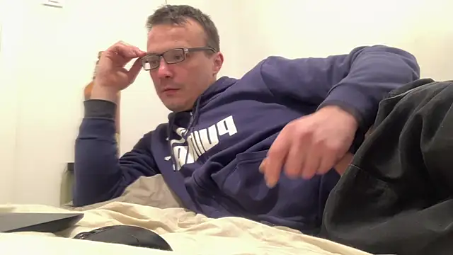 Snapshot of viktor1992-1-1 chatting on February 14, 9:59 pm viktor1992-1-1 online show from February 14, 9:59 pm