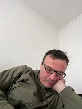 Snapshot of viktor1992-1-1 chatting on February 23, 1:33 pm viktor1992-1-1 online show from February 23, 1:33 pm