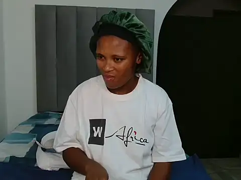 Sex bomb30 online show from October 26, 9:15 pm