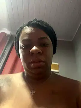 Snapshot of Priihmedeiros chatting on October 19, 9:56 am Priihmedeiros online show from October 19, 9:56 am