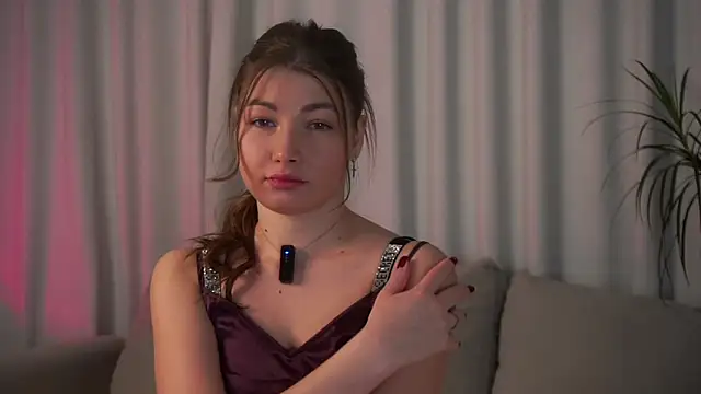 Snapshot of BrittGupton chatting on November 24, 1:27 am BrittGupton online show from November 24, 1:27 am