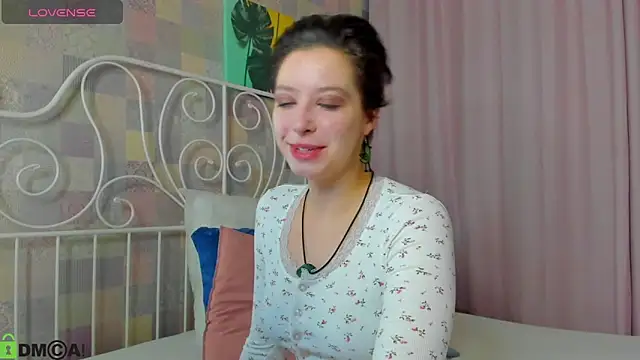 Sara Frayer online show from November 26, 1:05 am