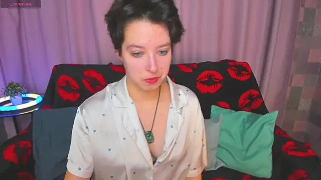 Sara Frayer online show from November 27, 1:17 am