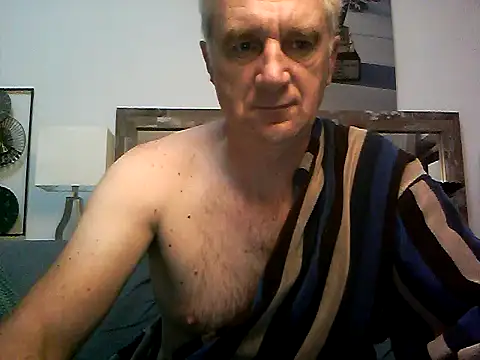 Snapshot of Vintermelon2 chatting on October 6, 5:41 am Vintermelon2 online show from October 6, 5:41 am